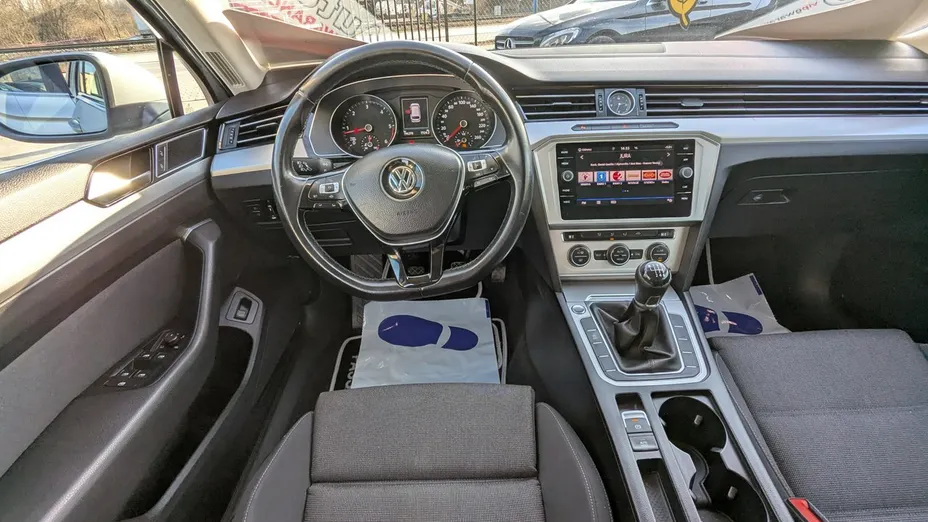 VOLKSWAGEN Passat -