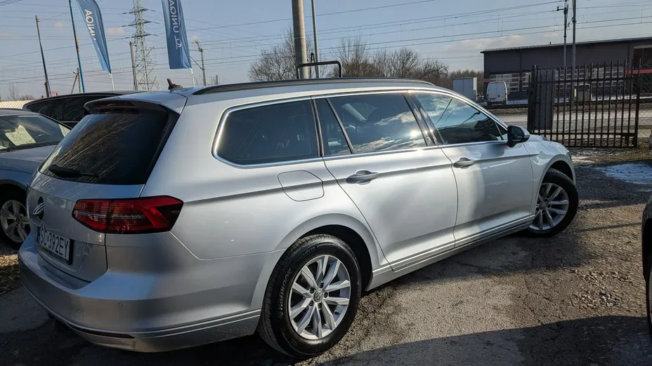 VOLKSWAGEN Passat -