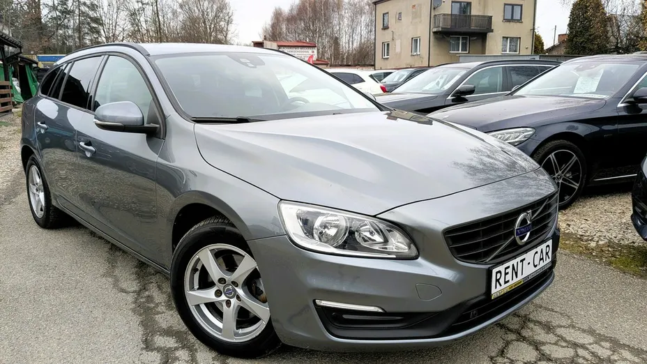VOLVO V60 -