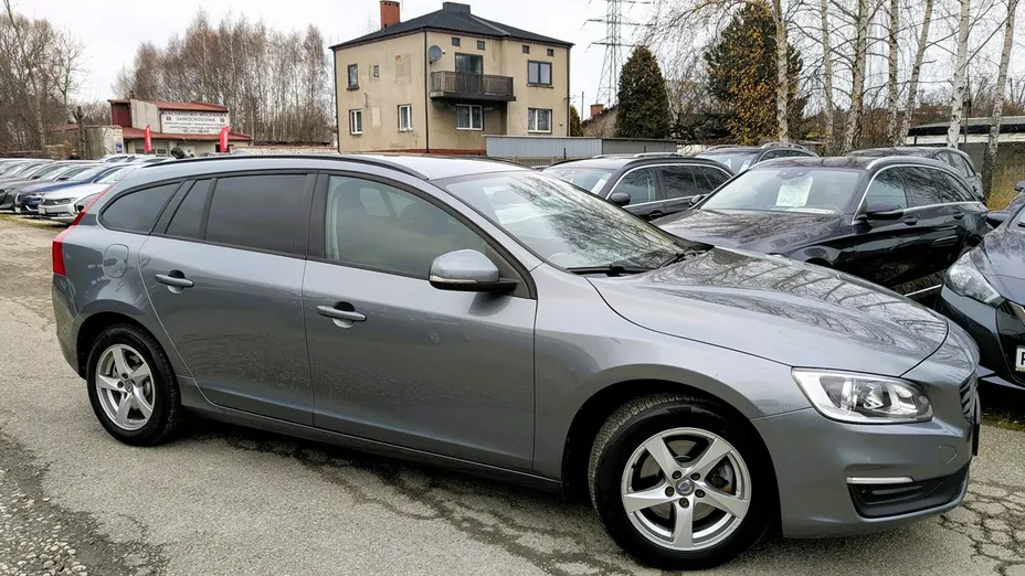 VOLVO V60 -
