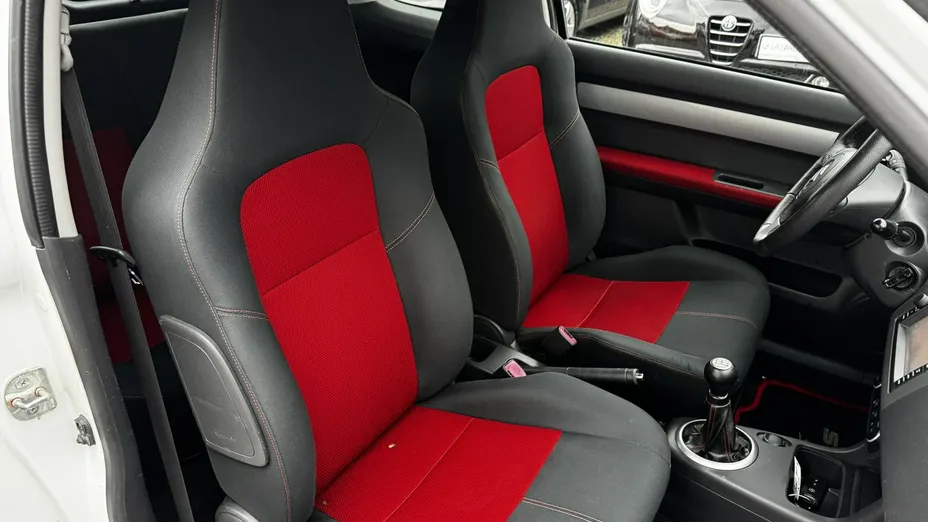 SUZUKI Swift -