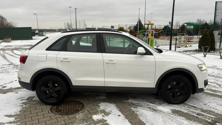 AUDI Q3 -