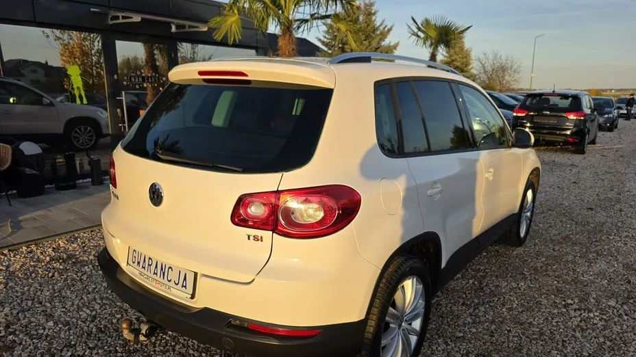 VOLKSWAGEN Tiguan -