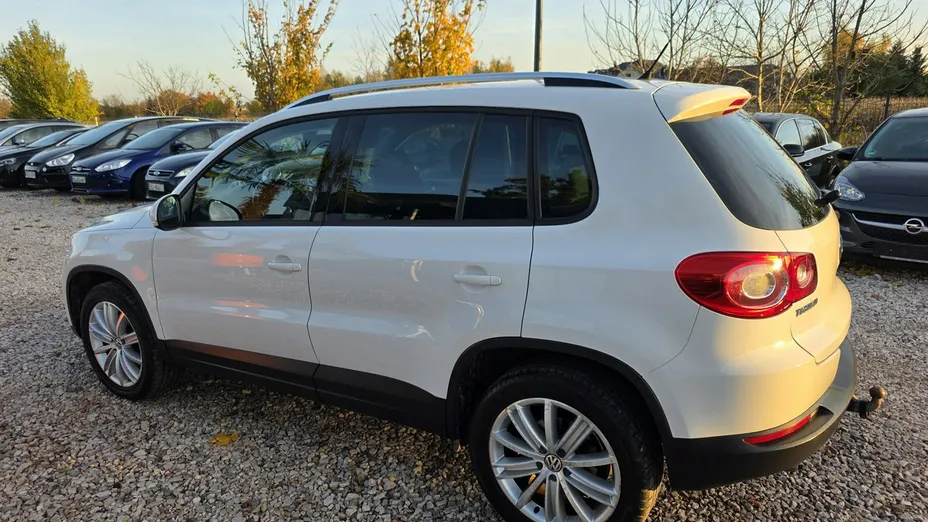 VOLKSWAGEN Tiguan -
