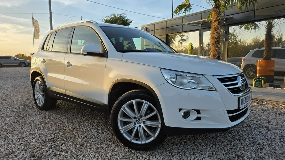 VOLKSWAGEN Tiguan -