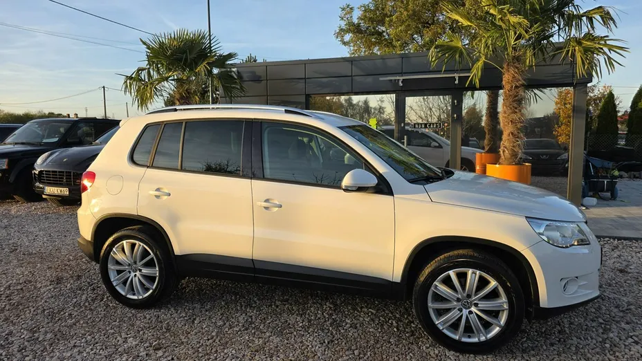 VOLKSWAGEN Tiguan -