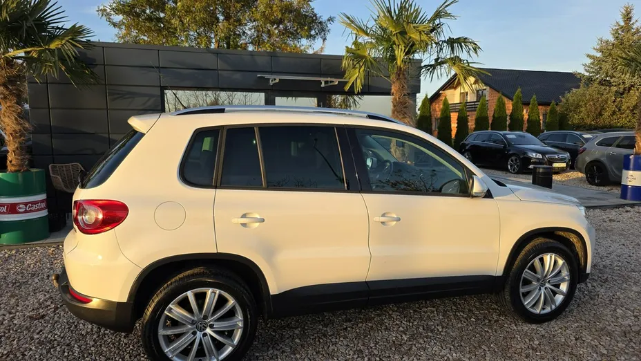 VOLKSWAGEN Tiguan -