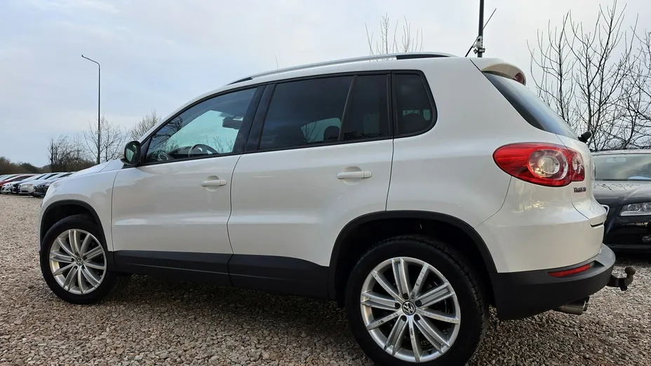 VOLKSWAGEN Touran -