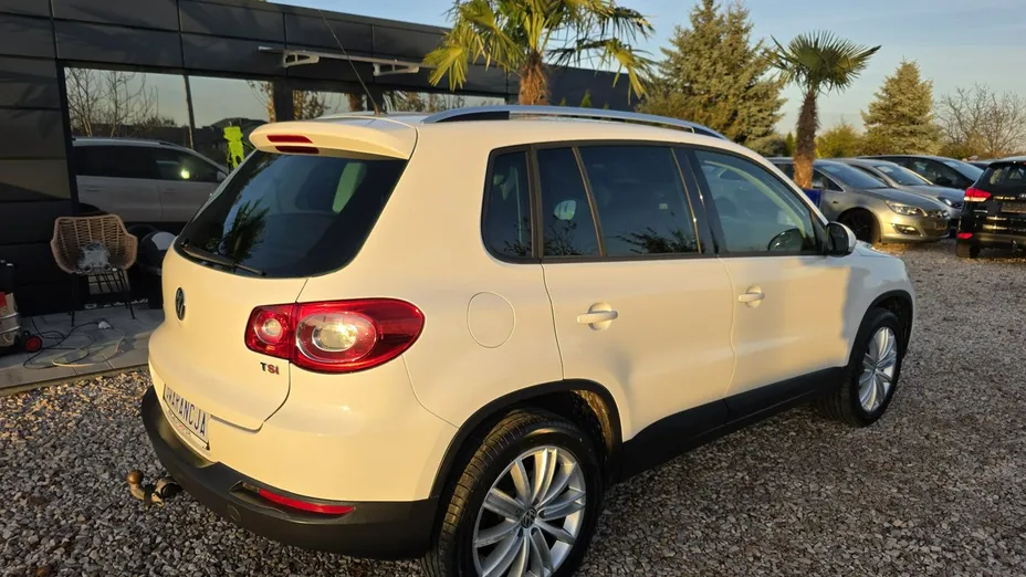 VOLKSWAGEN Tiguan -