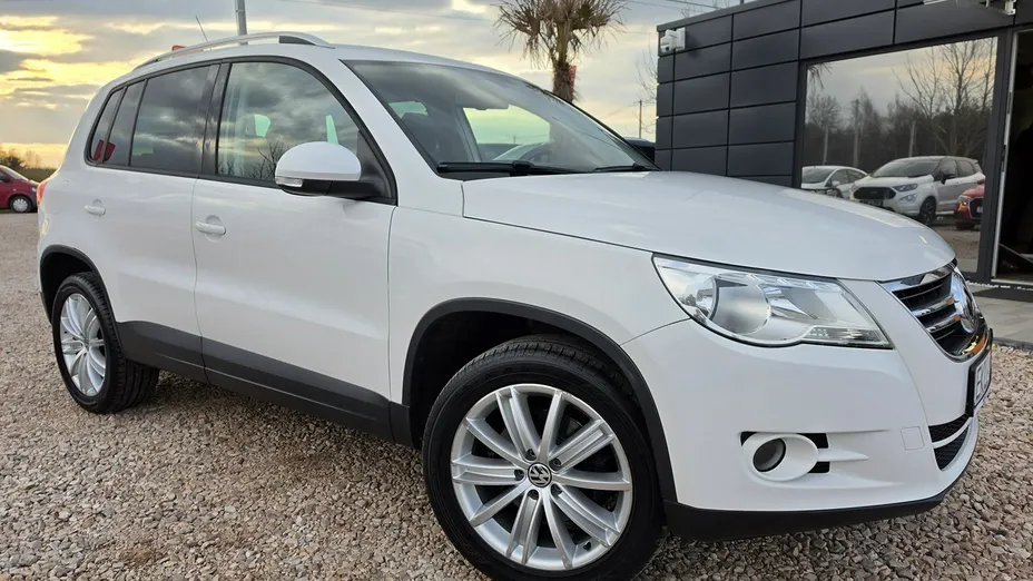 VOLKSWAGEN Touran -
