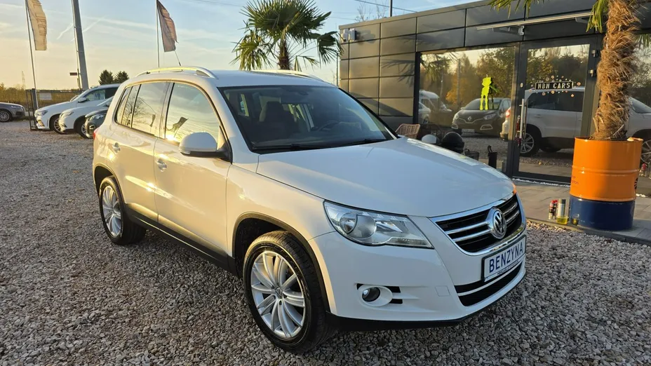 VOLKSWAGEN Tiguan -