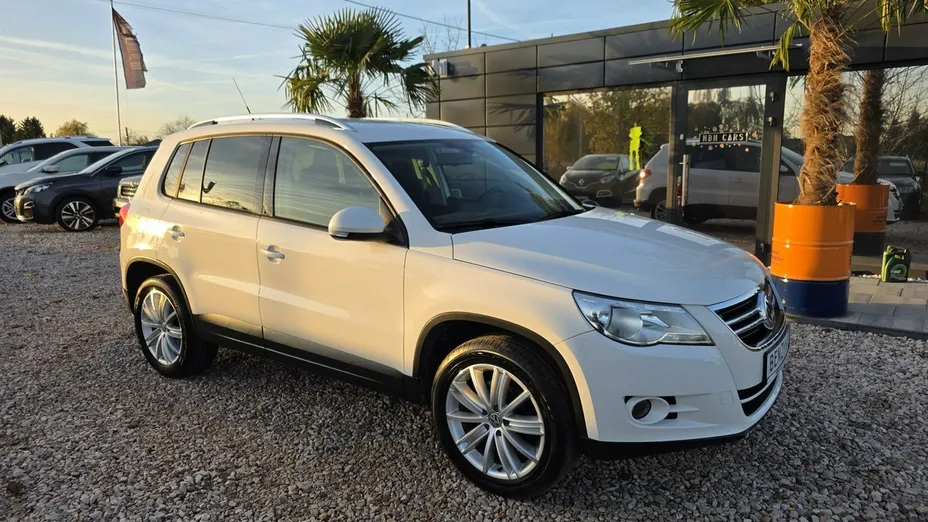 VOLKSWAGEN Tiguan -