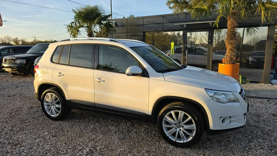 VOLKSWAGEN Tiguan -