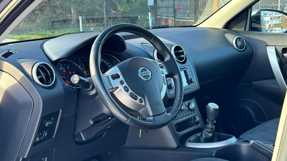 NISSAN Qashqai -