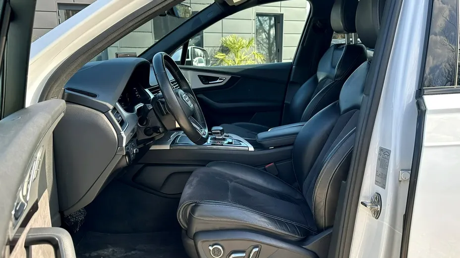 AUDI Q7 -