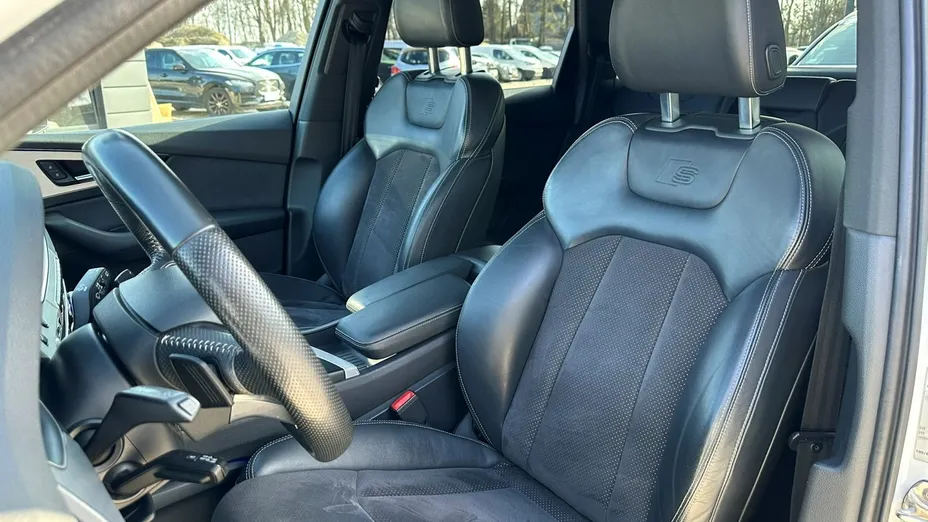 AUDI Q7 -
