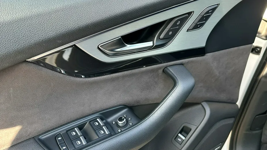AUDI Q7 -