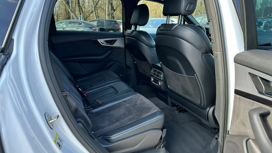 AUDI Q7 -