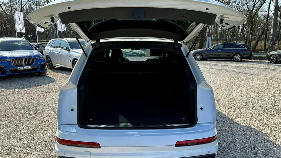 AUDI Q7 -