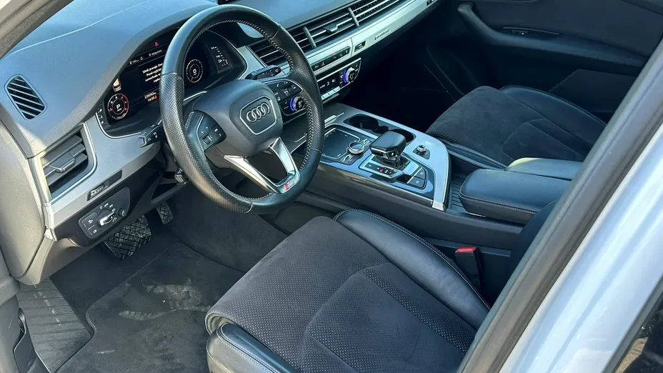 AUDI Q7 -