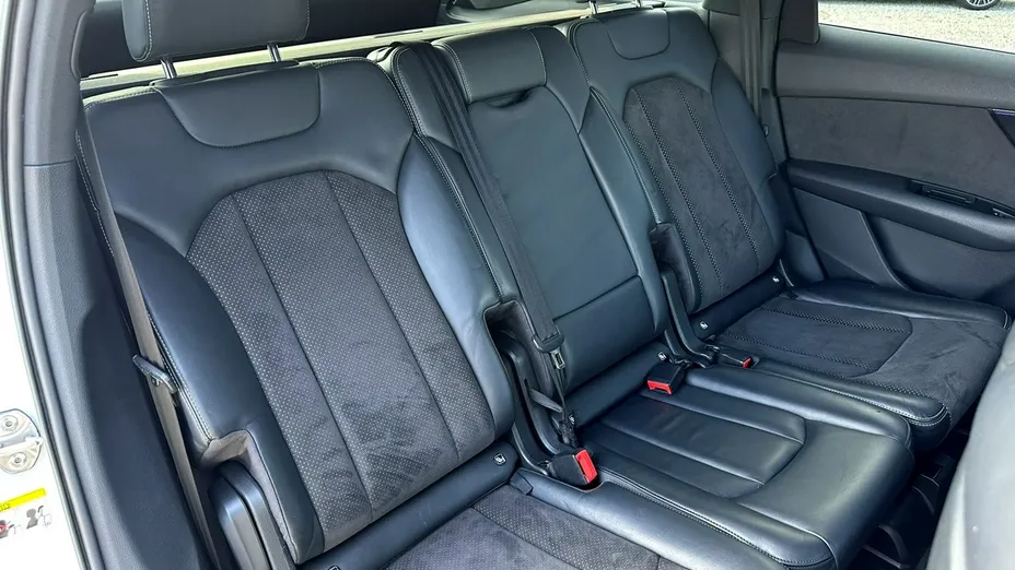 AUDI Q7 -