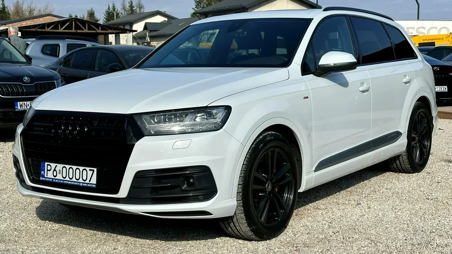 AUDI Q7 -