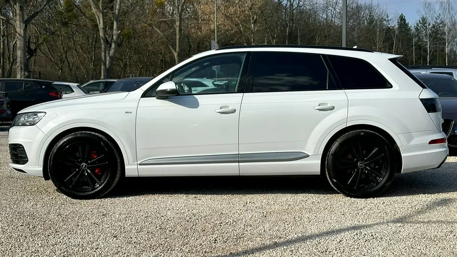 AUDI Q7 -