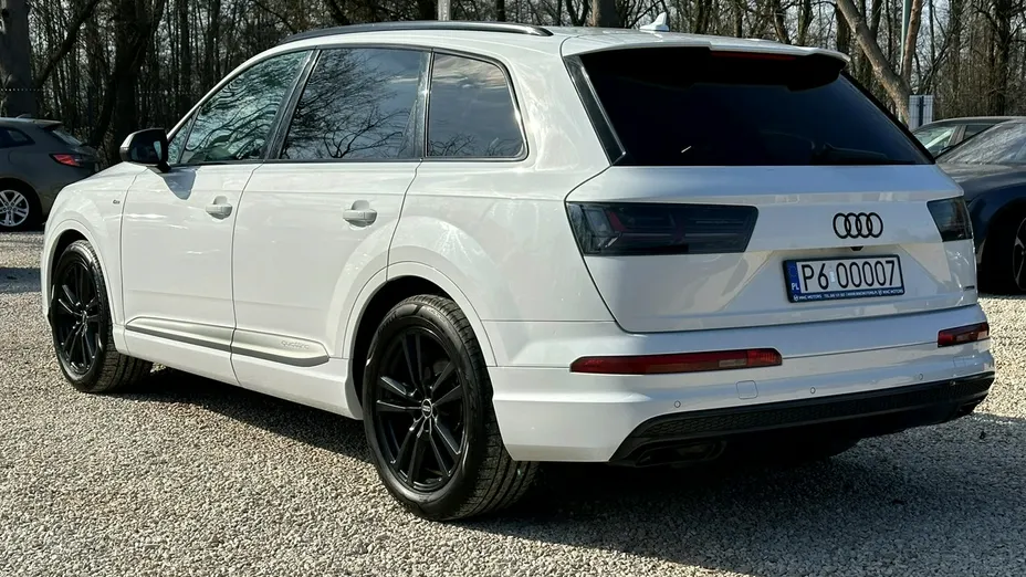 AUDI Q7 -