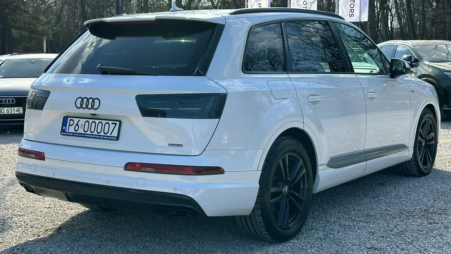 AUDI Q7 -