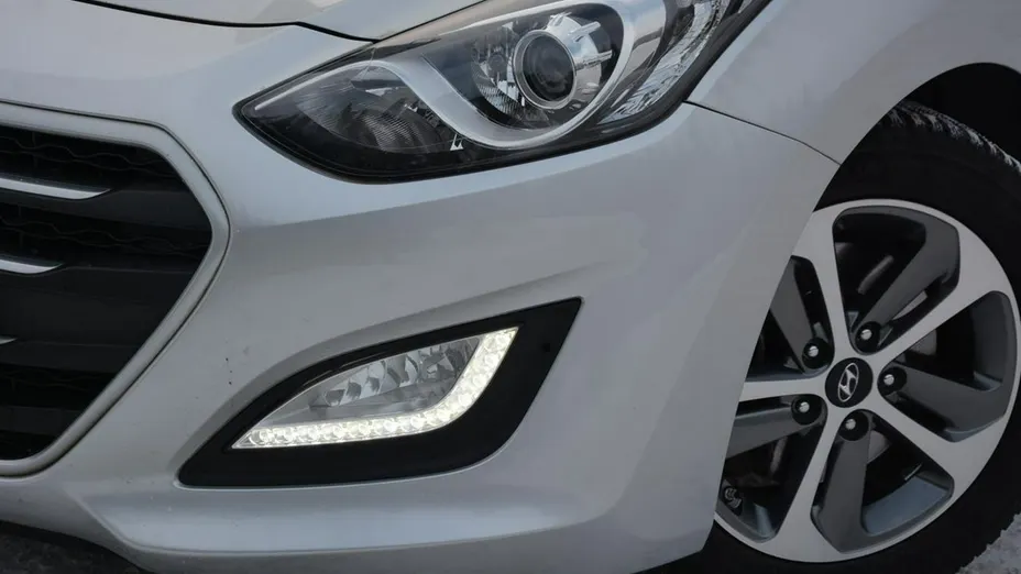 HYUNDAI i30 -