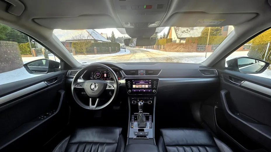 SKODA Superb -