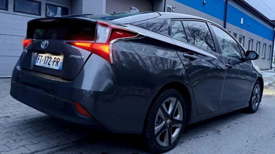 TOYOTA Prius -
