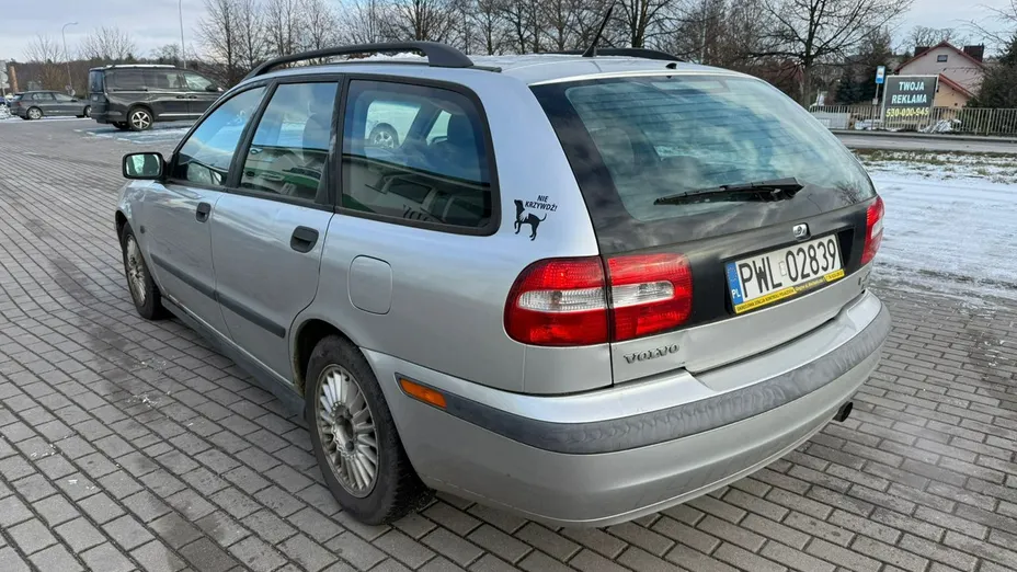 VOLVO V40 -