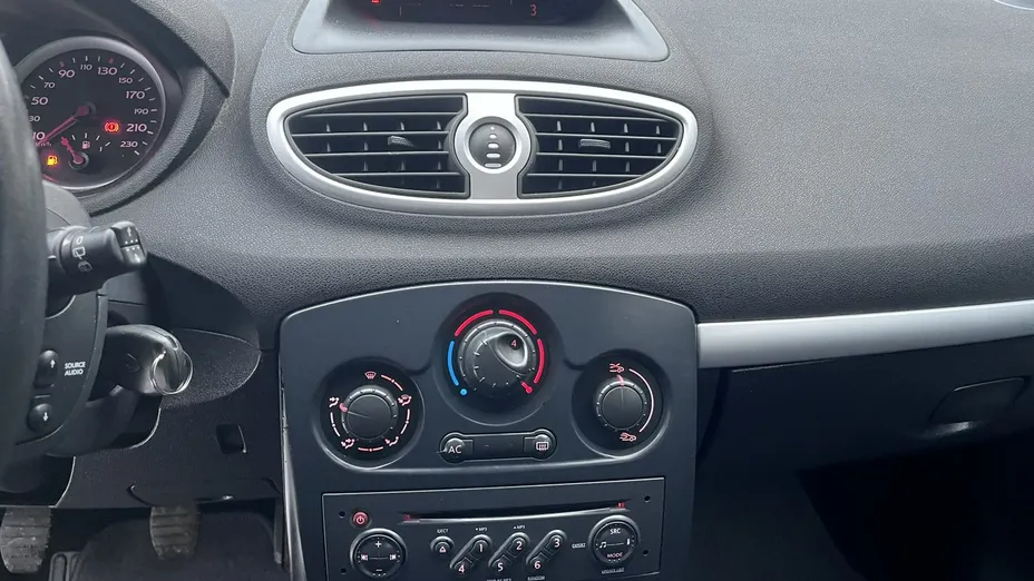 RENAULT Clio -
