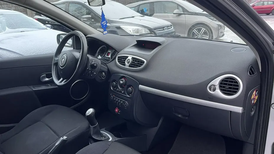 RENAULT Clio -