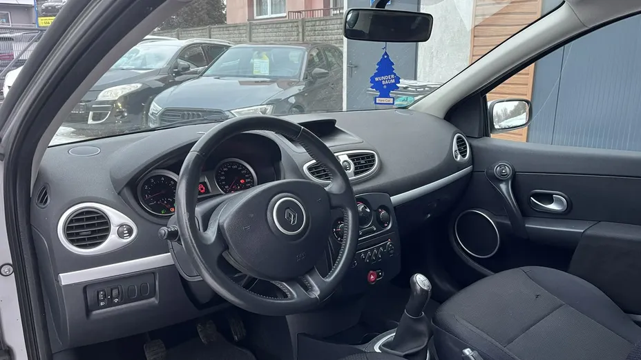 RENAULT Clio -
