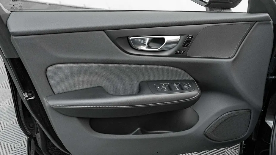 VOLVO V60 -