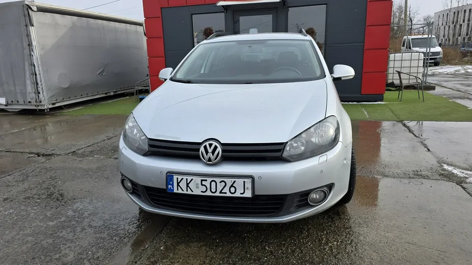 VOLKSWAGEN Golf -