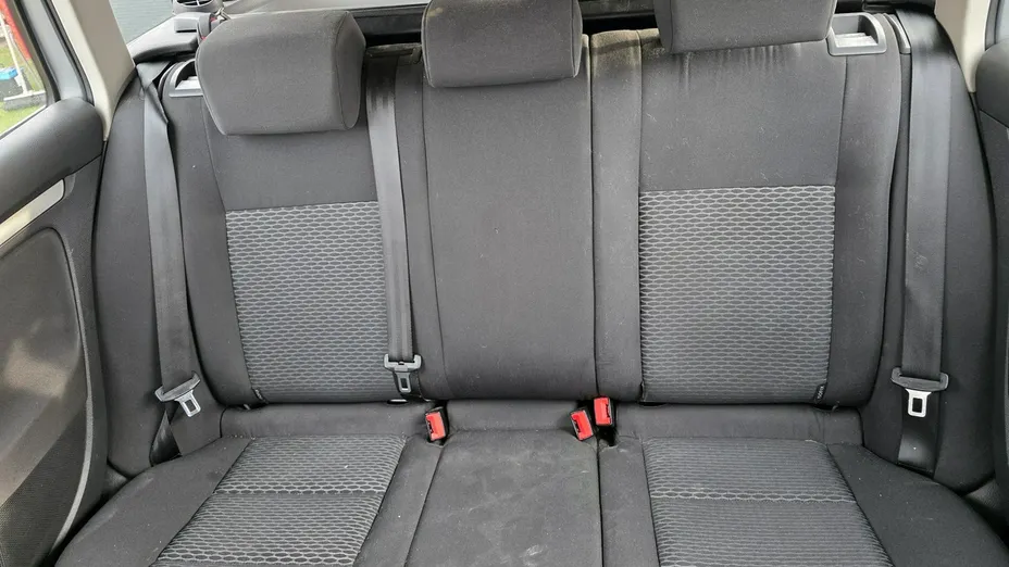 VOLKSWAGEN Golf -