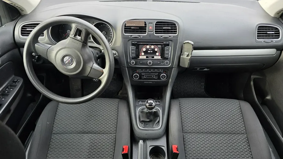 VOLKSWAGEN Golf -