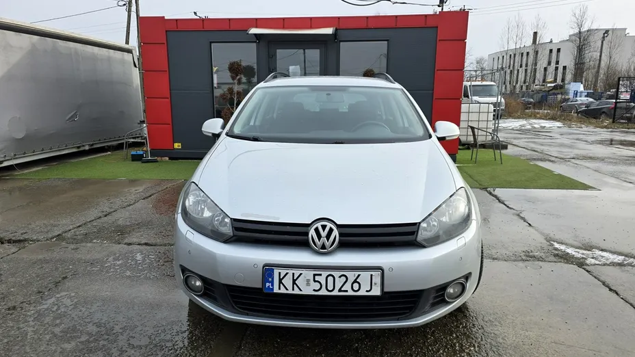VOLKSWAGEN Golf -