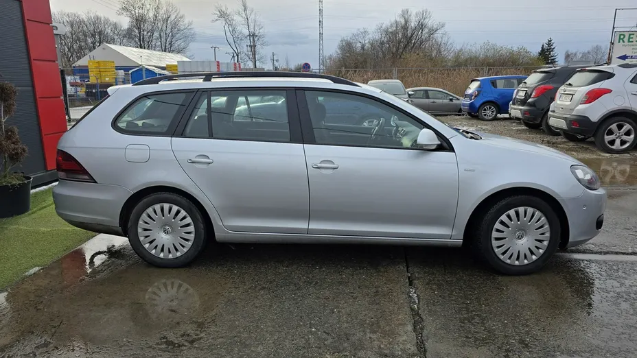 VOLKSWAGEN Golf -