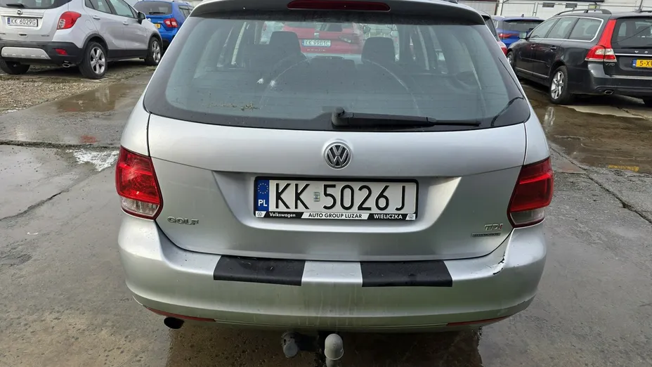 VOLKSWAGEN Golf -