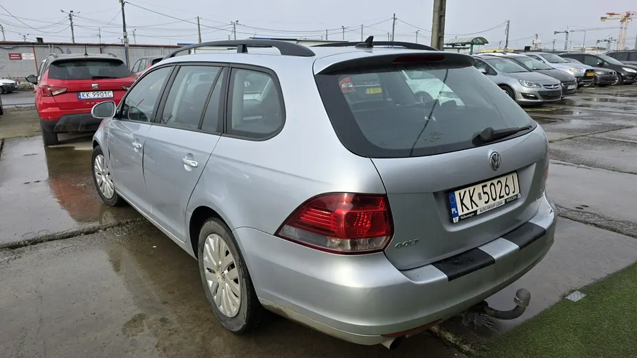 VOLKSWAGEN Golf -