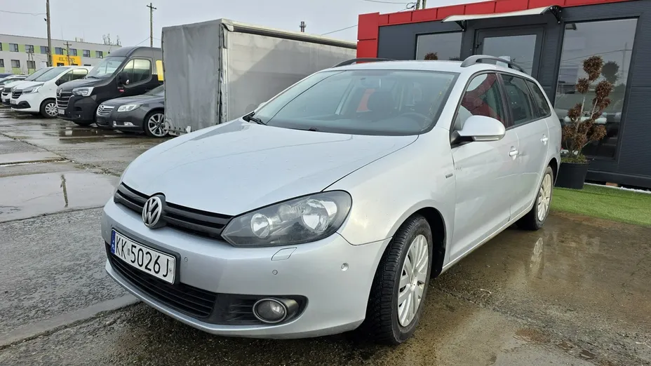 VOLKSWAGEN Golf -