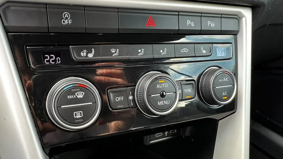 VOLKSWAGEN T-ROC -