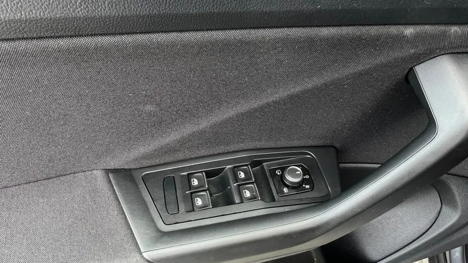 VOLKSWAGEN T-ROC -