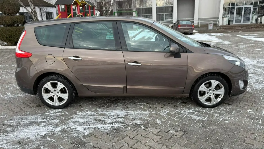 RENAULT Scenic -