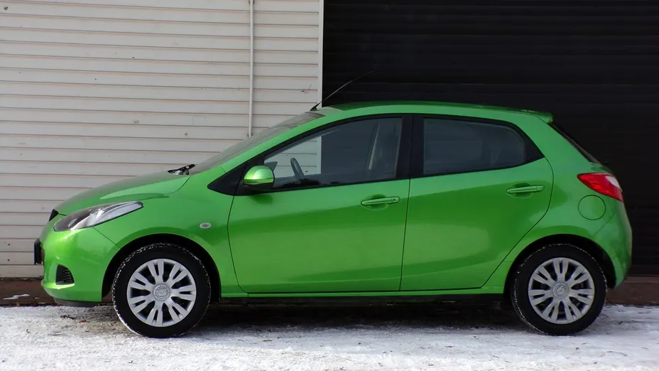MAZDA 2 -