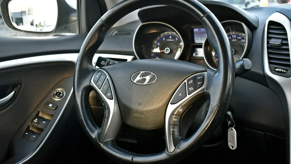 HYUNDAI i30 -